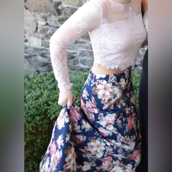 Beautiful prom dress! Worn once. No damage. From Windsor. Bright colors - Picture 4 of 7